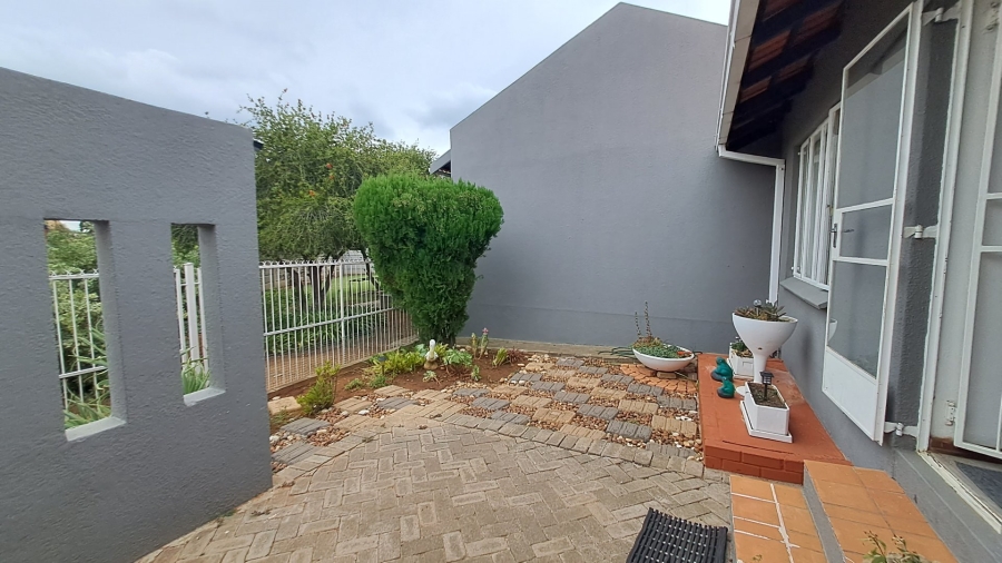 3 Bedroom Property for Sale in Langenhovenpark Free State